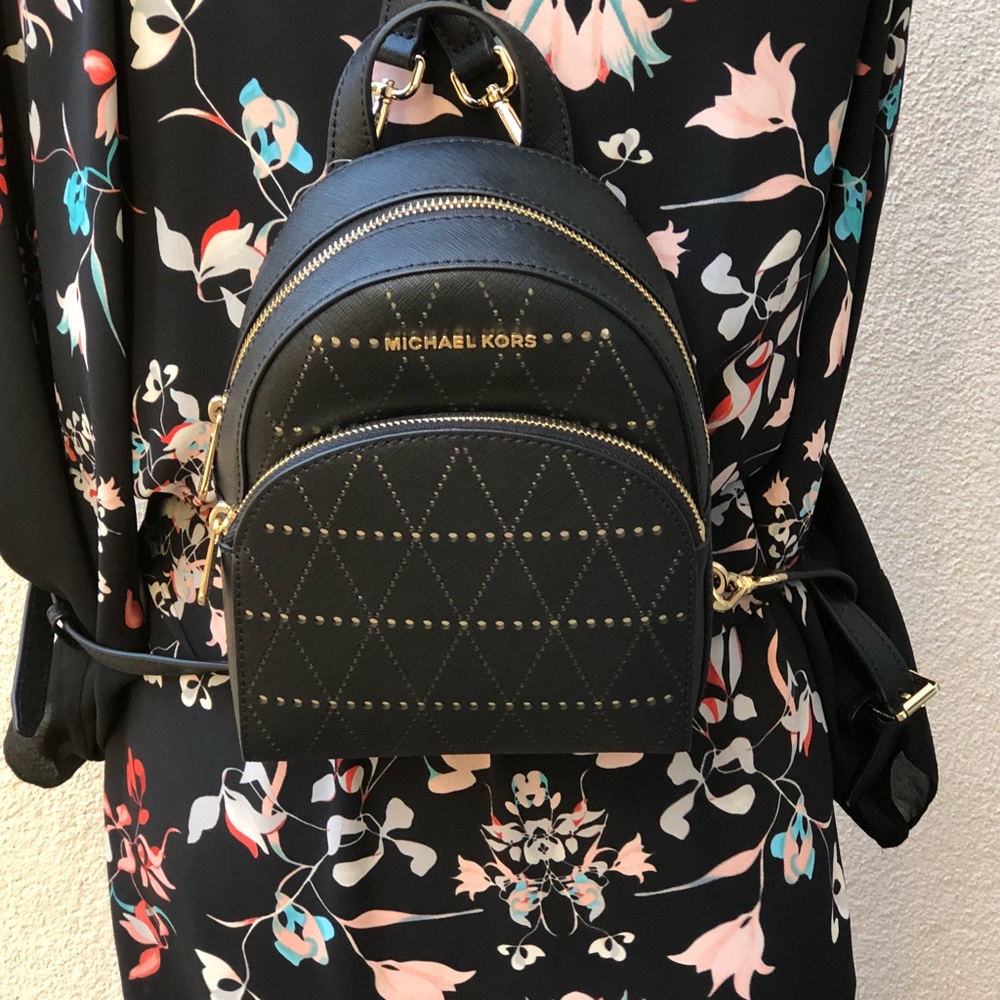 Authentic Michael Kors xsmall abbey back pack - Picture 6 of 8